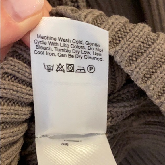 DKNY Sweater - Picture 5 of 7